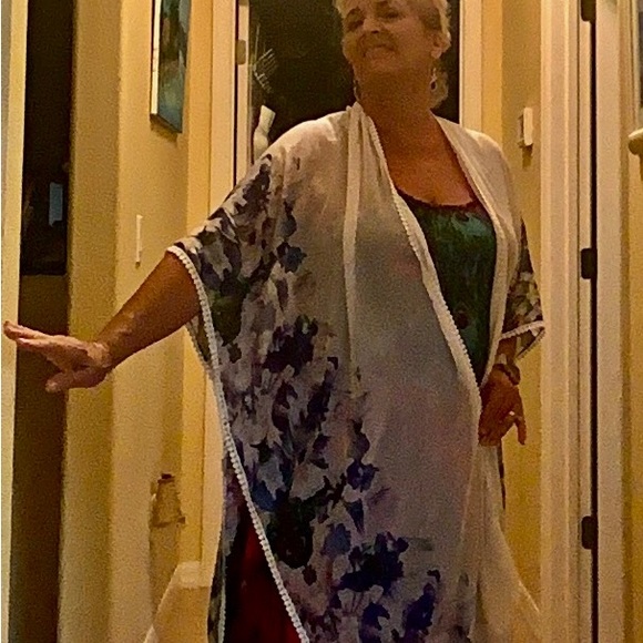 Coverup light weight sheer white w flowers 🌺 size OS lined with dots ope - Picture 3 of 16